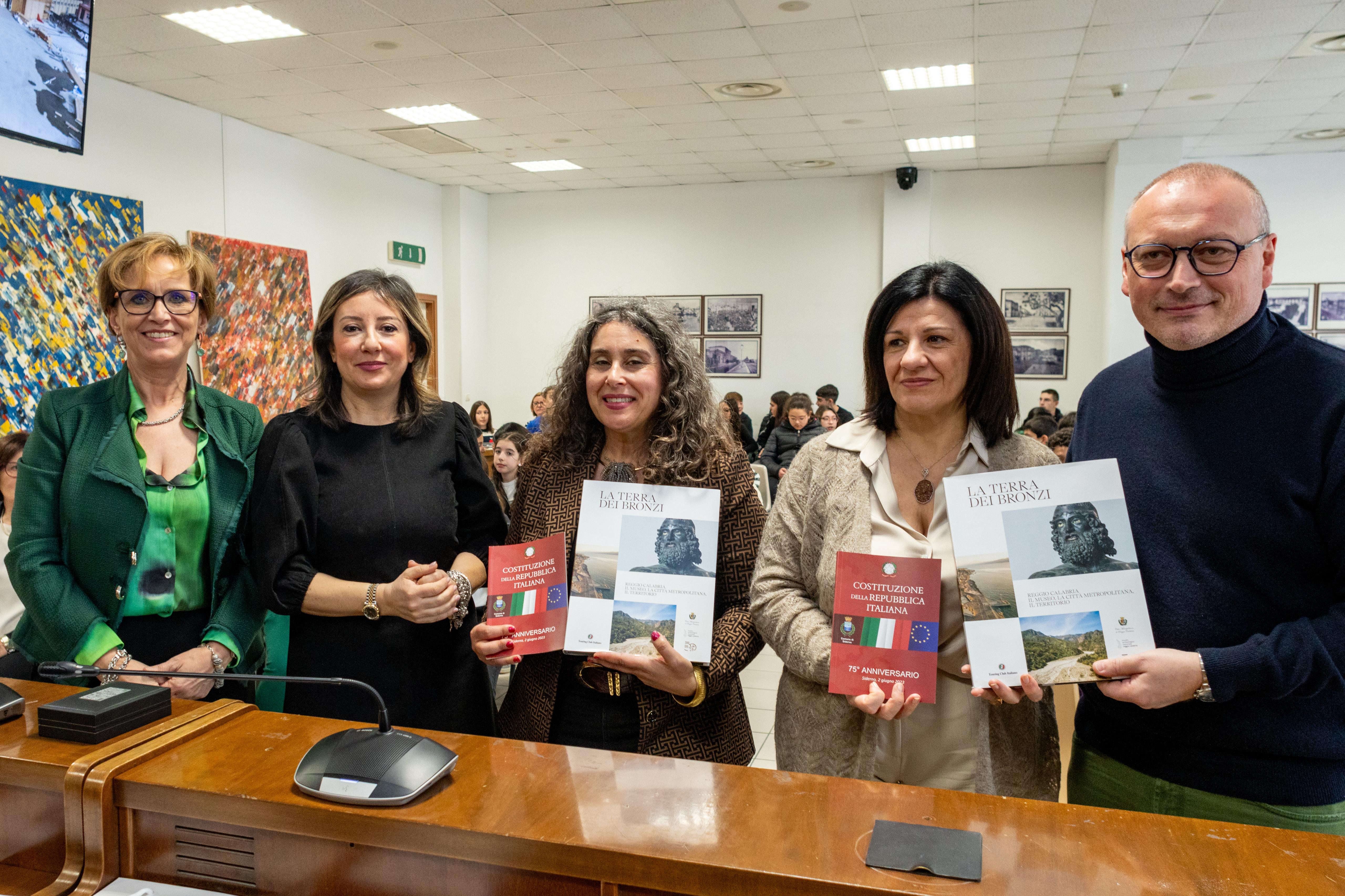 L'Amministrazione Comunale e il vicesindaco metropolitano Versace incontrano gli alunni premiati alla Camera e al Senato